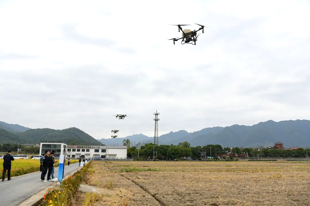 低空城市 | 看桐庐如何发挥低空植保和物流优势,创建低空示范区 6 frc f58c185b8bf49e59a4974461bf930eae